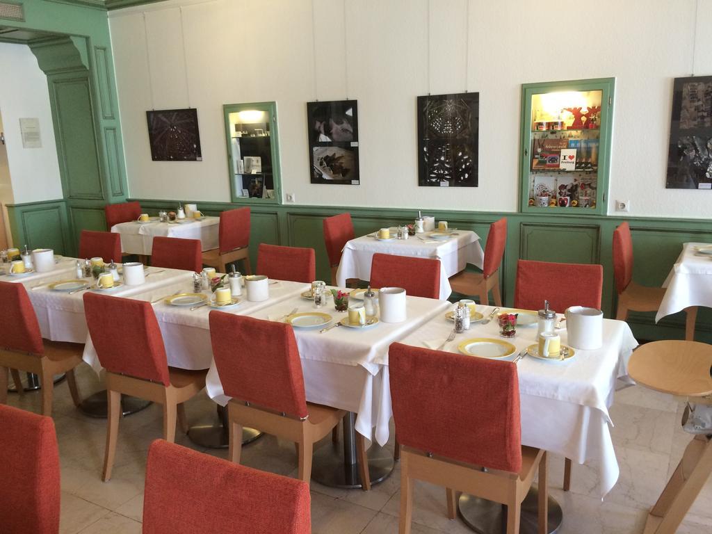 Hotel Am Rathaus Фрайбург Екстериор снимка